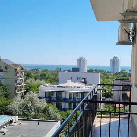 Blue Sky מלון 3*