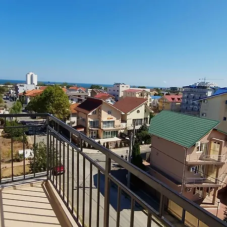 מלון Blue Sky 3*